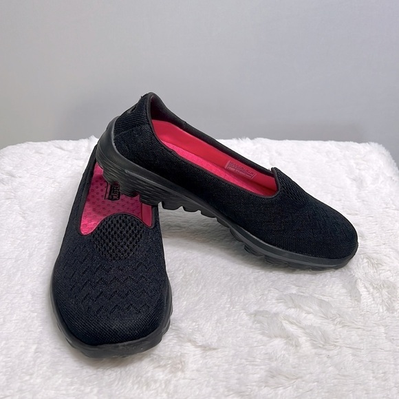 Sketchers Black Axis GoWalk 2 Mesh Slip-On Walking Shoe size 6 - Picture 1 of 12